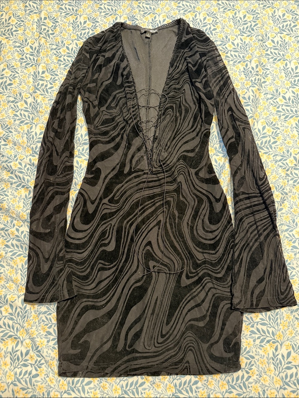 Fashion Nova Black Swirl Lace-Up V-Neck Long Sleeve Dress